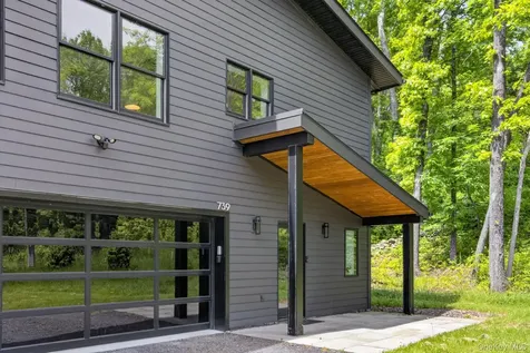 739 Old Post Road New Paltz NY 12561