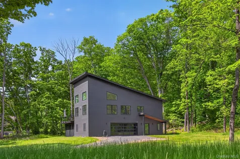 739 Old Post Road New Paltz NY 12561