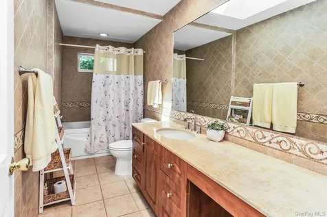 26 Marys Lane Centerport NY 11721