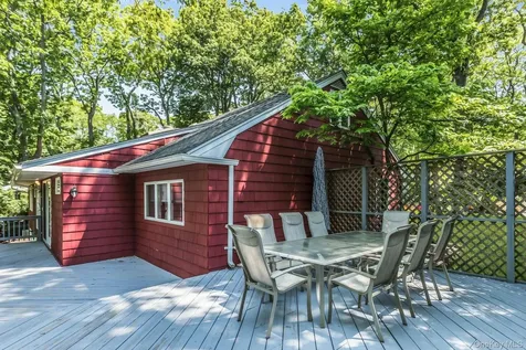 26 Marys Lane Centerport NY 11721