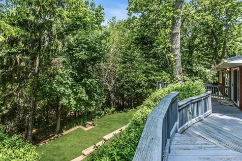 26 Marys Lane Centerport NY 11721