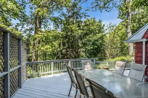 26 Marys Lane Centerport NY 11721