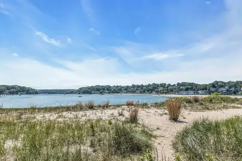 26 Marys Lane Centerport NY 11721