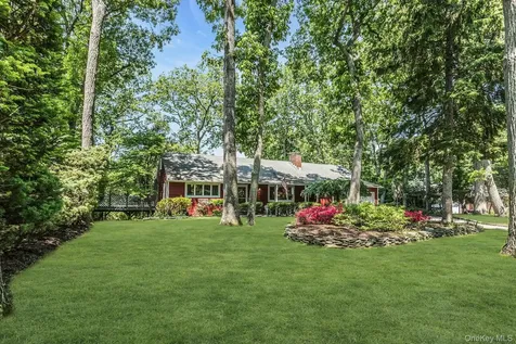 26 Marys Lane Centerport NY 11721