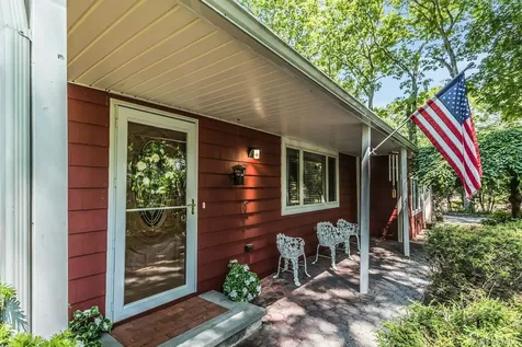 26 Marys Lane Centerport NY 11721