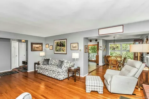 26 Marys Lane Centerport NY 11721
