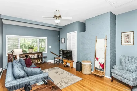 26 Marys Lane Centerport NY 11721