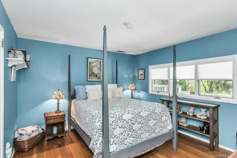 26 Marys Lane Centerport NY 11721