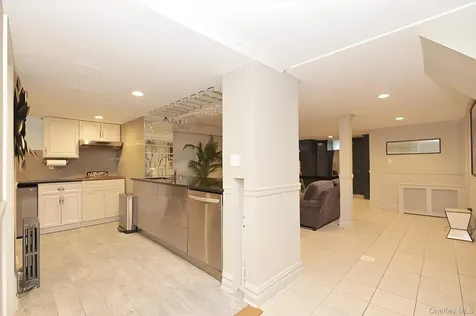 32 Franklin Avenue Sea Cliff NY 11579