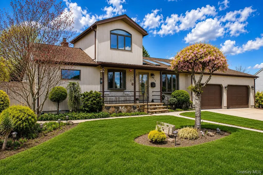 852 Densfield Road West Babylon NY 11704