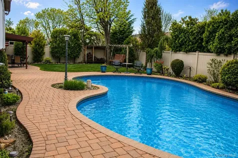 852 Densfield Road West Babylon NY 11704
