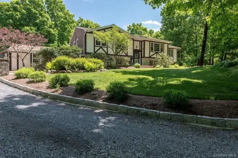 956 Pumpkin Lane Clinton Corners NY 12514