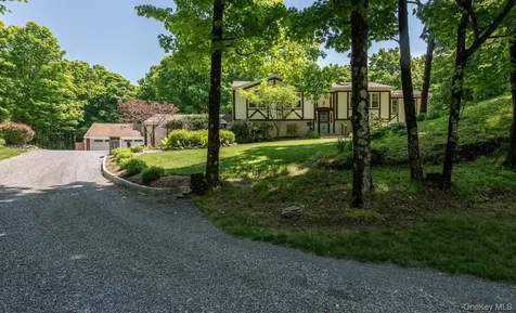 956 Pumpkin Lane Clinton Corners NY 12514