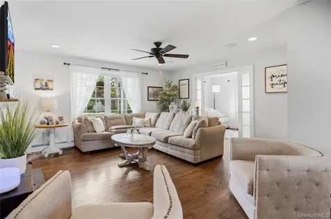 9 Lagoon Boulevard Massapequa NY 11758