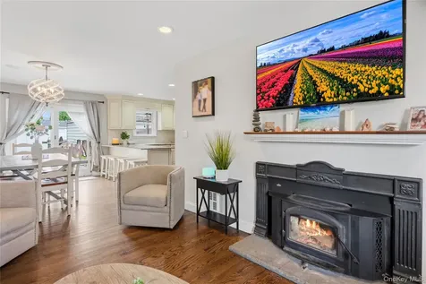 9 Lagoon Boulevard Massapequa NY 11758