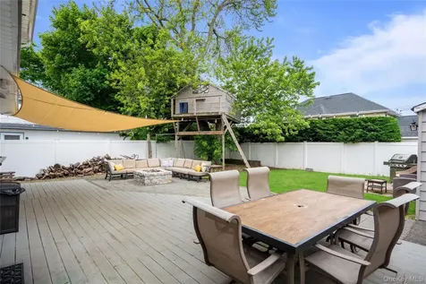 9 Lagoon Boulevard Massapequa NY 11758