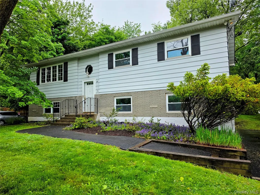 25 Oakwood Drive Wappingers Falls NY 12590