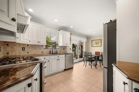4 Vera Court Centereach NY 11720