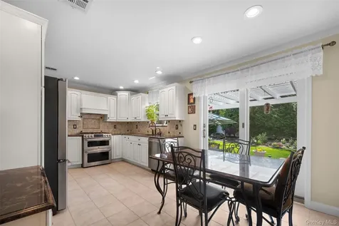 4 Vera Court Centereach NY 11720