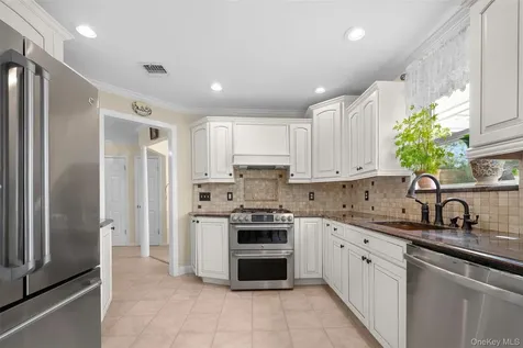 4 Vera Court Centereach NY 11720