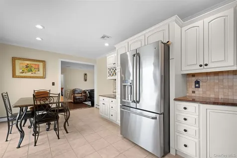 4 Vera Court Centereach NY 11720