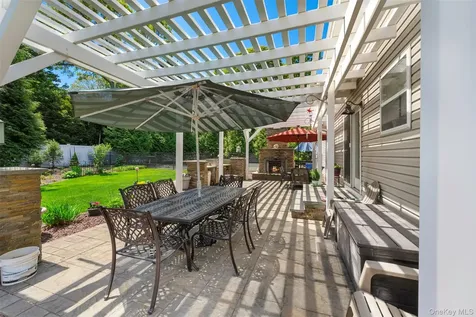 4 Vera Court Centereach NY 11720