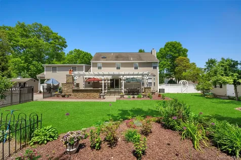 4 Vera Court Centereach NY 11720
