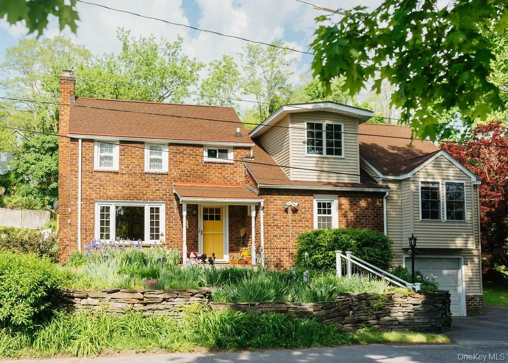 178 Hoyt Street Port Ewen NY 12466