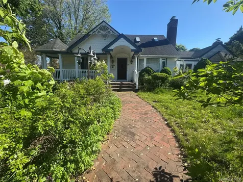 7 Dawes Avenue Syosset NY 11791