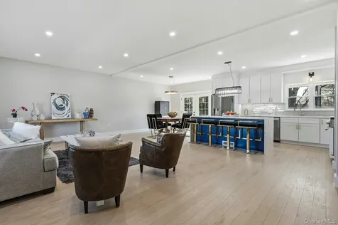 2040 Wellington Court Westbury NY 11590