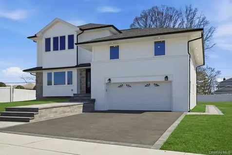 2040 Wellington Court Westbury NY 11590