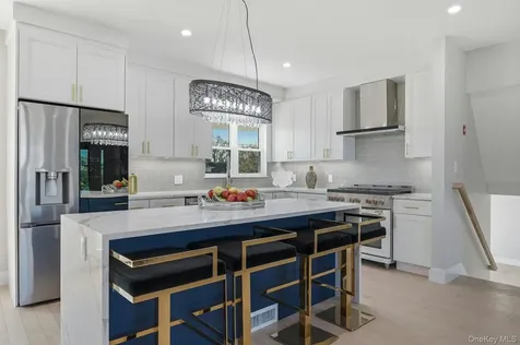 2040 Wellington Court Westbury NY 11590