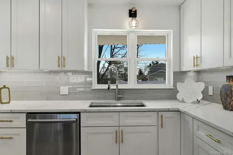 2040 Wellington Court Westbury NY 11590