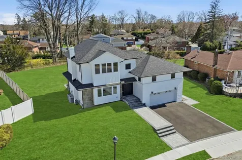 2040 Wellington Court Westbury NY 11590