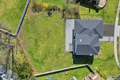 2040 Wellington Court Westbury NY 11590