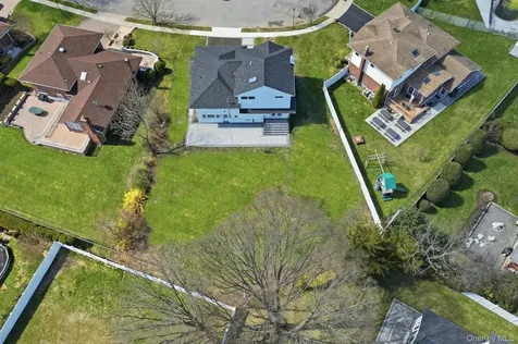 2040 Wellington Court Westbury NY 11590