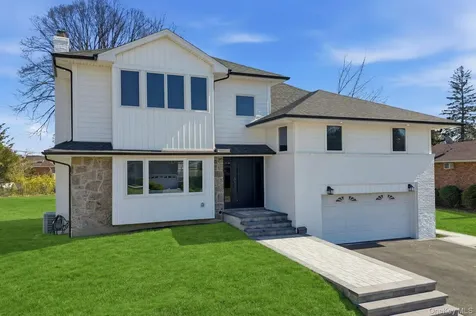 2040 Wellington Court Westbury NY 11590