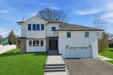 2040 Wellington Court Westbury NY 11590