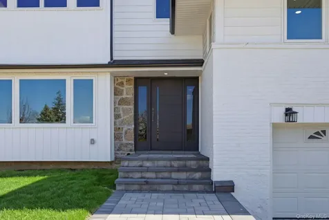 2040 Wellington Court Westbury NY 11590
