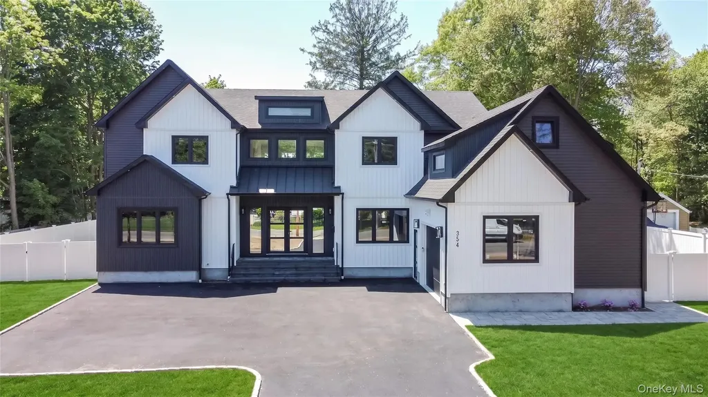 364 Old Farmingdale Road West Babylon NY 11704