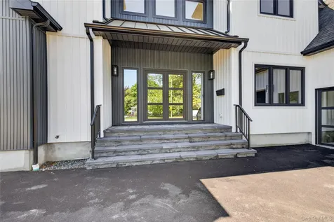 364 Old Farmingdale Road West Babylon NY 11704