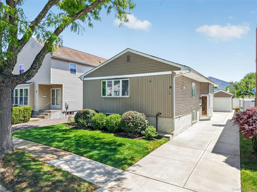 9 Smith Place Williston Park NY 11596