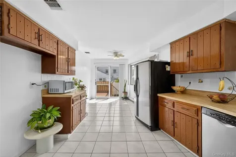 9 Smith Place Williston Park NY 11596
