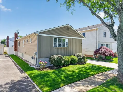 9 Smith Place Williston Park NY 11596