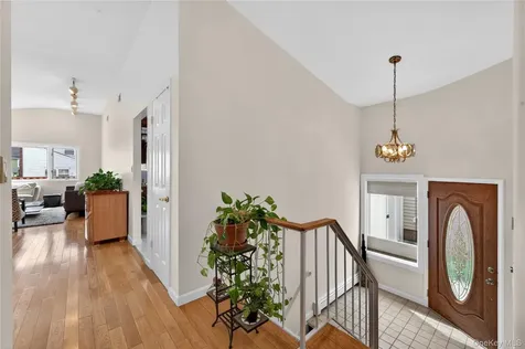 9 Smith Place Williston Park NY 11596