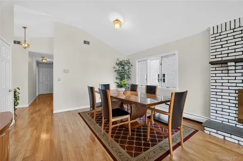 9 Smith Place Williston Park NY 11596
