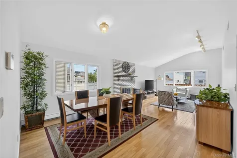 9 Smith Place Williston Park NY 11596