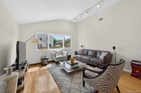 9 Smith Place Williston Park NY 11596