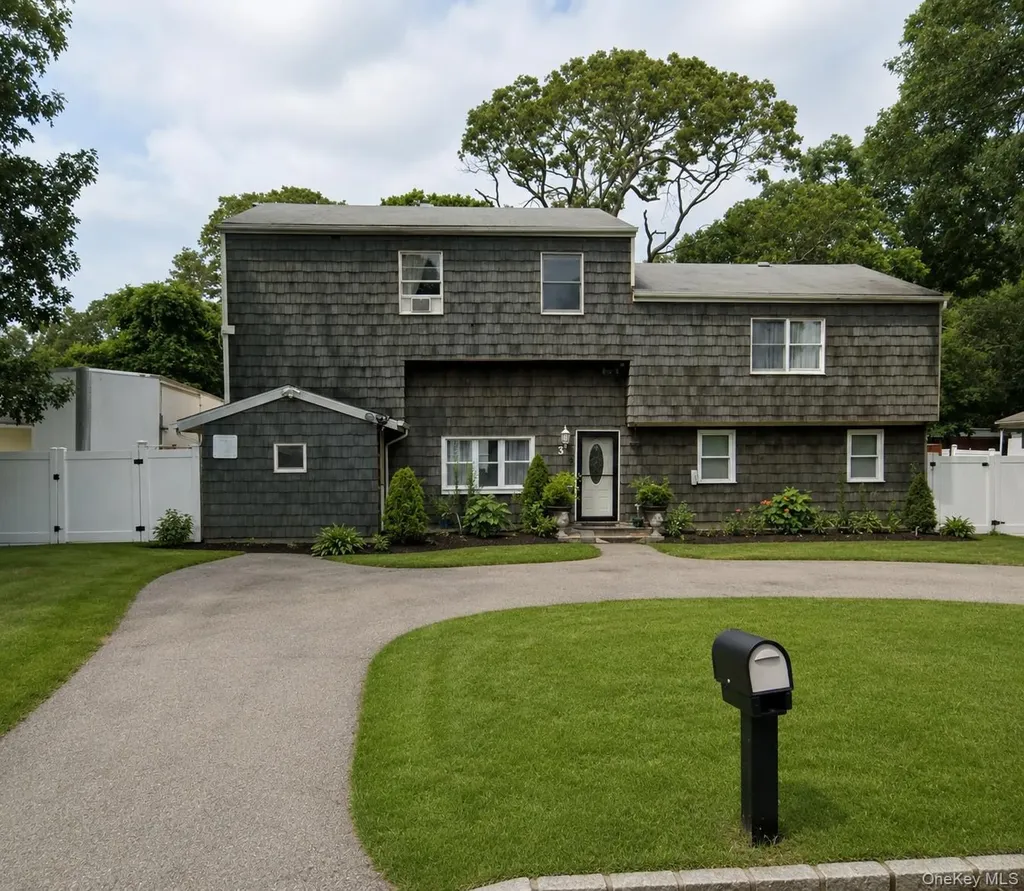 3 Lee Place Mastic NY 11950