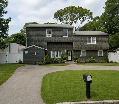 3 Lee Place Mastic NY 11950